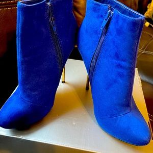 Royal blue heels worn twice